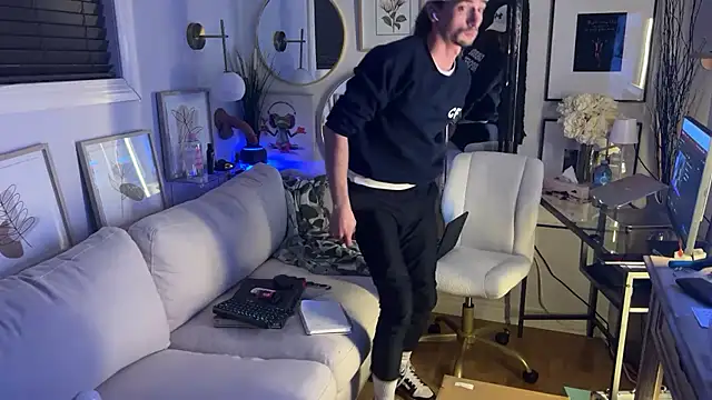 Snapshot of DylanBrook chatting on 04-07-26, 06:03 DylanBrook online show from 04-07-26, 06:03