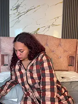 Snapshot of Cloe_firee chatting on 03-18-26, 05:43 Cloe firee online show from 03-18-26, 05:43