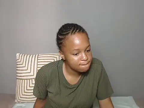 Snapshot of LillyPeachy21x chatting on 03-17-26, 07:44 LillyPeachy21x online show from 03-17-26, 07:44