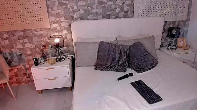 violeta hills  online show from 05-30-26, 03:09