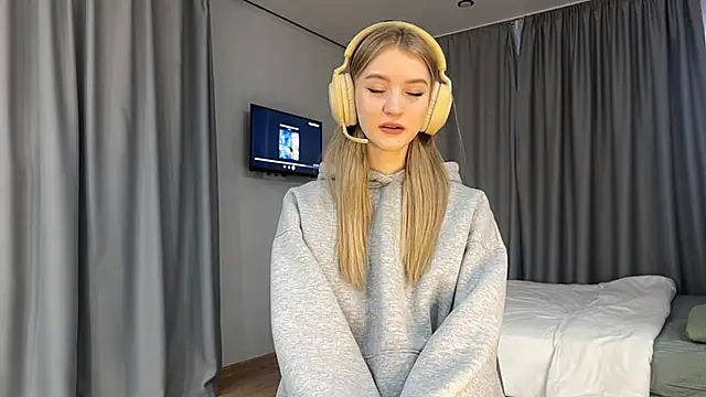 Snapshot of MelissaEvenns chatting on 03-18-26, 12:08 MelissaEvenns online show from 03-18-26, 12:08