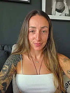 NicoleKaiser online show from 05-31-26, 04:03