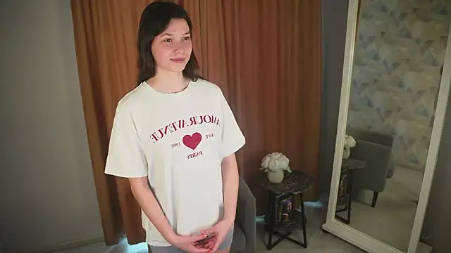 Snapshot of LaraeLubeck chatting on 03-18-26, 10:18 LaraeLubeck online show from 03-18-26, 10:18