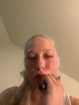 Snapshot of LeniMaria chatting on 03-18-26, 08:23 LeniMaria online show from 03-18-26, 08:23