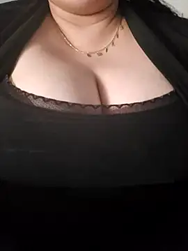 Snapshot of emiliecurvy83 chatting on 03-24-26, 01:05 emiliecurvy83 online show from 03-24-26, 01:05