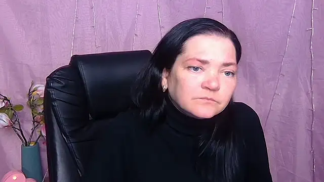 Snapshot of LauraFinn chatting on 03-19-26, 09:35 LauraFinn online show from 03-19-26, 09:35