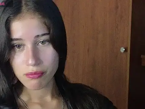 Snapshot of Bella_Goddess_ chatting on 06-20-26, 10:23 Bella Goddess online show from 06-20-26, 10:23