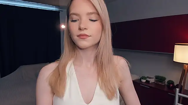 Snapshot of DelmaLasky chatting on 05-20-26, 12:33 DelmaLasky online show from 05-20-26, 12:33