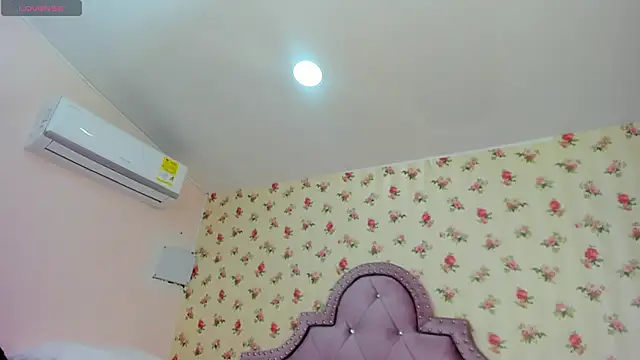 crystal watson0 online show from 05-13-26, 01:30
