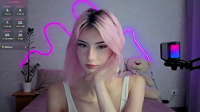Snapshot of kittysocutie chatting on 07-07-26, 12:24 kittysocutie online show from 07-07-26, 12:24