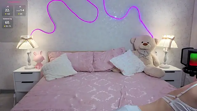Snapshot of kittysocutie chatting on 07-20-26, 01:20 kittysocutie online show from 07-20-26, 01:20