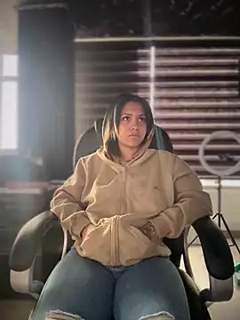 Snapshot of Laila_LS chatting on 03-18-26, 01:36 Laila LS online show from 03-18-26, 01:36