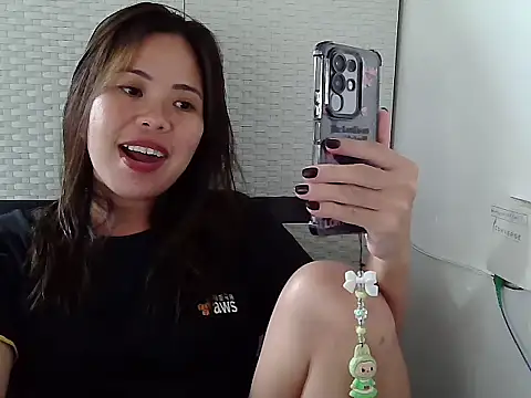 Snapshot of sweetciendy chatting on 05-16-26, 06:21 sweetciendy online show from 05-16-26, 06:21