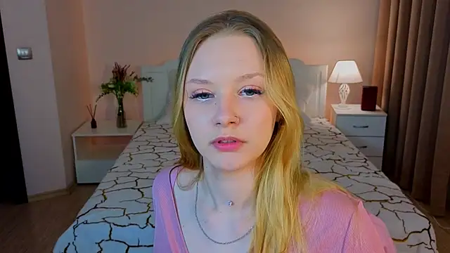 Snapshot of StaceyyJones chatting on 04-29-26, 01:37 StaceyyJones online show from 04-29-26, 01:37