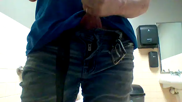 Snapshot of riotstarter187 chatting on 04-05-26, 01:08 riotstarter187 online show from 04-05-26, 01:08