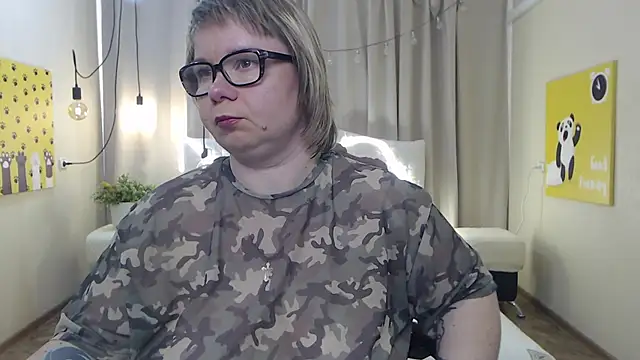 Snapshot of BonnnyBoobsy chatting on 05-04-26, 11:50 BonnnyBoobsy online show from 05-04-26, 11:50