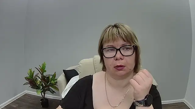 BonnnyBoobsy online show from 07-22-26, 06:00