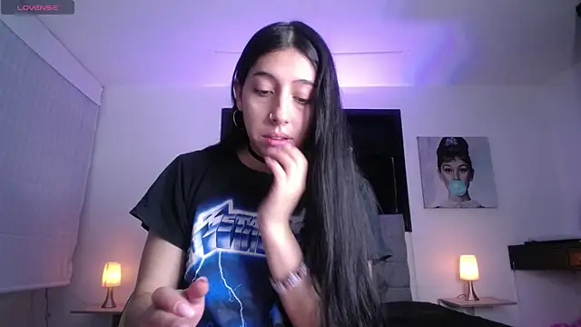 Melannyy V online show from 05-18-26, 01:06