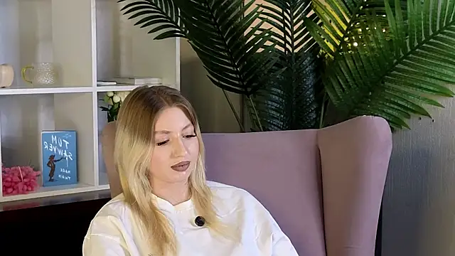 Snapshot of ShuLievens chatting on 03-20-26, 10:09 ShuLievens online show from 03-20-26, 10:09