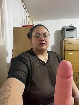 Snapshot of AvaRyd chatting on 05-23-26, 05:12 AvaRyd online show from 05-23-26, 05:12