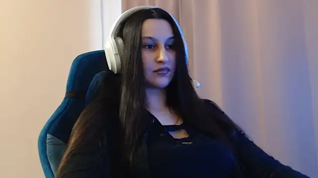 Snapshot of RiffedEye chatting on 03-24-26, 02:11 RiffedEye online show from 03-24-26, 02:11