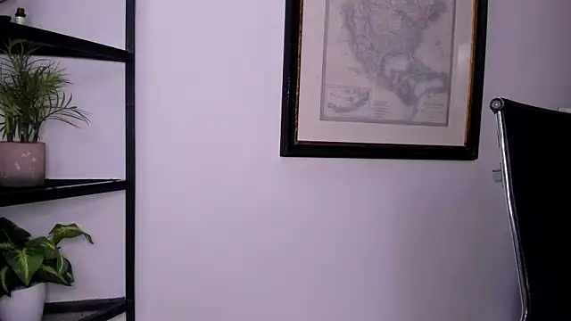 Snapshot of Shaarlott chatting on 03-19-26, 12:20 Shaarlott online show from 03-19-26, 12:20