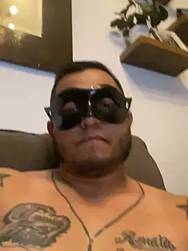 HOTB0Y18 online show from 05-29-26, 06:44