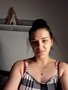 Snapshot of KitKatQueen chatting on 03-18-26, 08:01 KitKatQueen online show from 03-18-26, 08:01