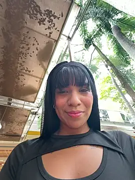 Snapshot of MonserratJons01 chatting on 05-21-26, 04:25 MonserratJons01 online show from 05-21-26, 04:25