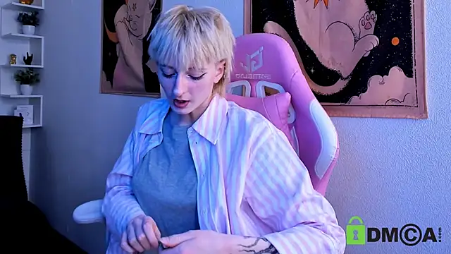 Snapshot of Kira__Cutie chatting on 03-19-26, 08:35 Kira Cutie online show from 03-19-26, 08:35