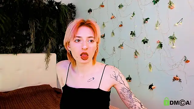 Kira  Cutie online show from 05-15-26, 10:50