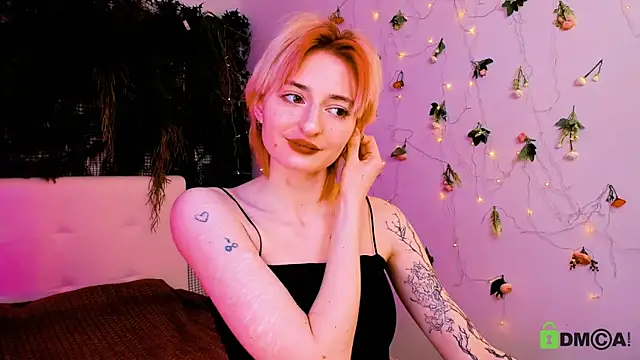 Kira  Cutie online show from 05-16-26, 12:29