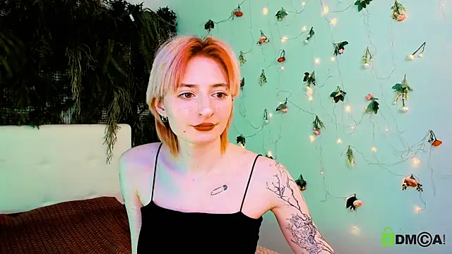 Kira  Cutie online show from 05-16-26, 12:40