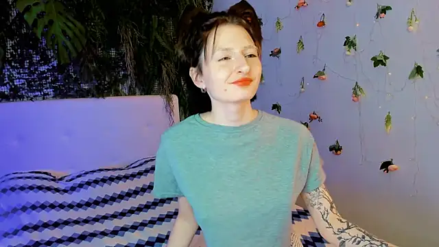 Kira  Cutie online show from 07-02-26, 08:37