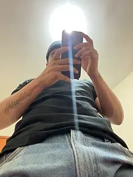 Snapshot of JhanHeat chatting on 03-24-26, 12:48 JhanHeat online show from 03-24-26, 12:48