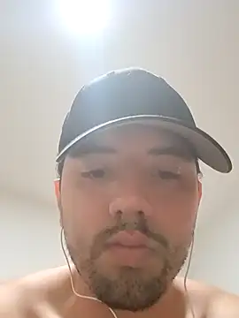 Snapshot of Azelfit chatting on 03-19-26, 01:42 Azelfit online show from 03-19-26, 01:42