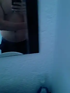 Snapshot of Azelfit chatting on 05-22-26, 06:35 Azelfit online show from 05-22-26, 06:35