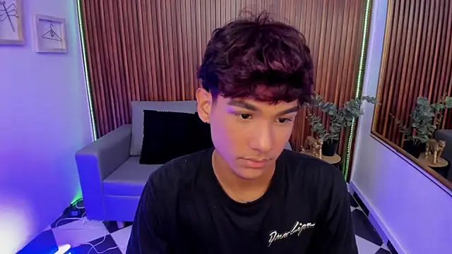 Snapshot of Oliver20__ chatting on 03-20-26, 02:49 Oliver20 online show from 03-20-26, 02:49