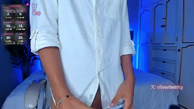 Snapshot of Oliver20__ chatting on 03-21-26, 08:30 Oliver20 online show from 03-21-26, 08:30