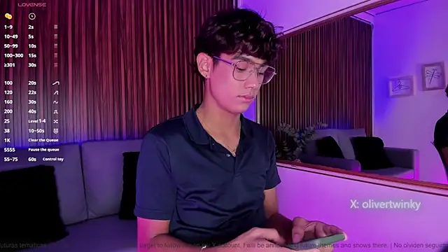 Snapshot of Oliver20__ chatting on 04-10-26, 05:12 Oliver20 online show from 04-10-26, 05:12