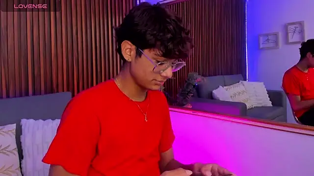 Snapshot of Oliver20__ chatting on 05-03-26, 03:29 Oliver20 online show from 05-03-26, 03:29