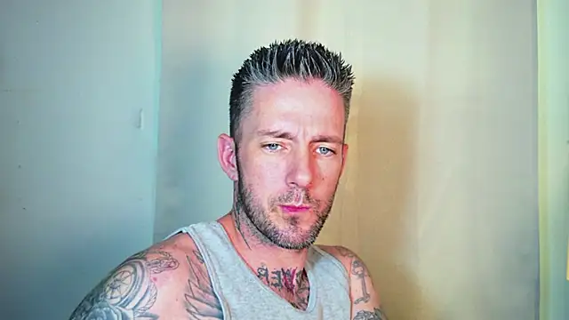 Snapshot of SkylarrGrey chatting on 06-10-26, 06:18 SkylarrGrey online show from 06-10-26, 06:18