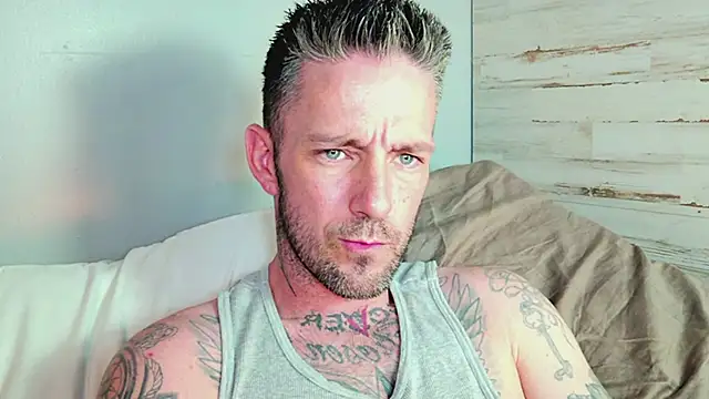 Snapshot of SkylarrGrey chatting on 06-11-26, 07:23 SkylarrGrey online show from 06-11-26, 07:23