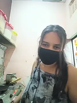 Snapshot of REENA-STRIP chatting on 05-16-26, 06:21 REENA-STRIP online show from 05-16-26, 06:21