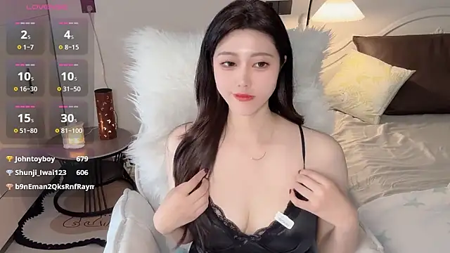 Snapshot of Siren_M chatting on 05-28-26, 05:27 Siren M online show from 05-28-26, 05:27
