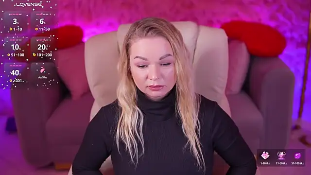 Snapshot of JuliaBlond chatting on 03-19-26, 03:38 JuliaBlond online show from 03-19-26, 03:38