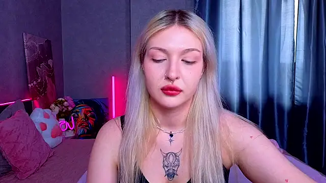 Snapshot of BlondieSummer chatting on 03-20-26, 07:46 BlondieSummer online show from 03-20-26, 07:46