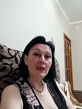 HelgaDennis online show from 05-18-26, 06:25