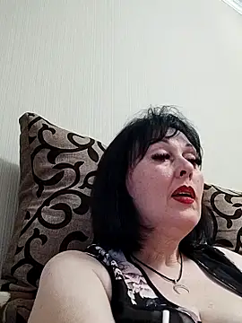 HelgaDennis online show from 05-28-26, 05:32