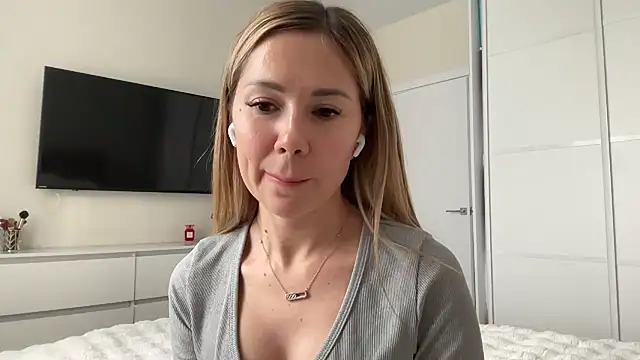 Snapshot of NensySafrons chatting on 03-22-26, 01:25 NensySafrons online show from 03-22-26, 01:25